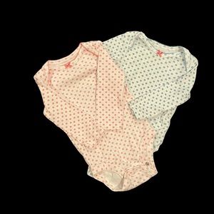 Carter’s Set of long sleeve onesies​